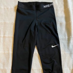nike pro cropped leggings